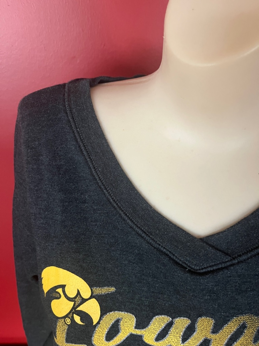 EUC Russell Iowa Hawkeyes Athletic Black Sweatshirt - Picture 3 of 13